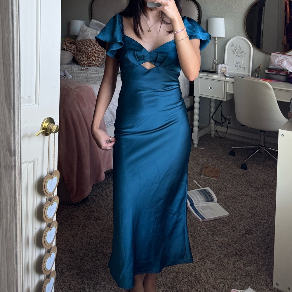 Chic Teal Maxi Dress with Ruffle Sleeves